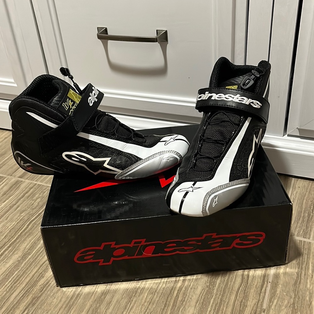 Mens Alpinestars shoes. Motorsports